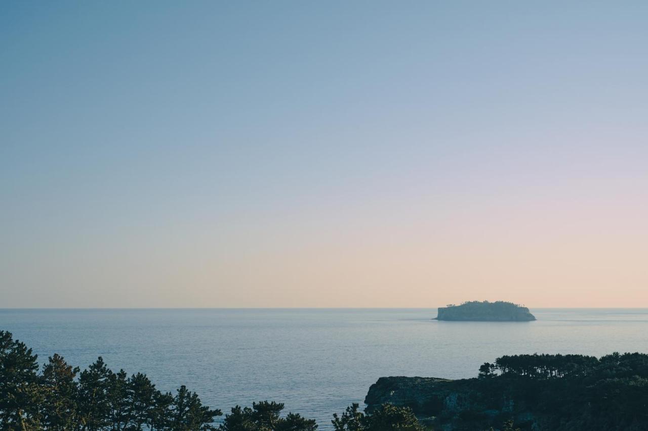 Jeju Poong Gyung Hotel مدينة سيوجويبو المظهر الخارجي الصورة